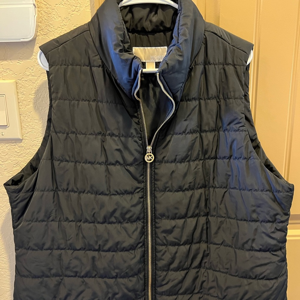 Puffy black Michael Kors vest